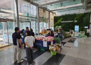 수원시 ‘시민에게 찾아가는 직거래 장터’ 운영...제철 농산물 합리적 가격에