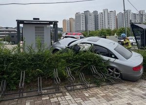 김포 마산동서 차량 충돌로 변압기 화재...일대 정전 발생