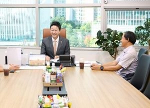 김진경 경기도의장, 시흥시 이동노동자 쉼터 확충 방안 논의 “기후 재난 대응 안전장치 마련에 공감”