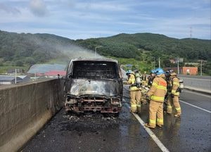 포천 수도권제2순환고속도로서 트럭 화재...12분 만에 진화