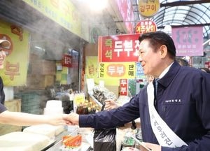최대호 안양시장, 추석 명절 맞아 전통시장 방문...상인·시민 목소리 경청하며 건의사항 수렴