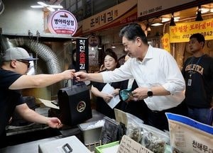 이영훈 미추홀구청장, 추석 앞두고 전통시장 방문…상인 격려·지역경제 활성화