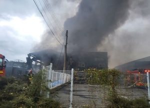 화성 플라스틱 포장용기 보관창고 화재...인명피해 없어