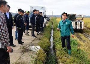 박용철 강화군수 “계속되는 비로 벼 도복 피해...재해보험·행사 연기 조치”