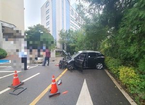 부천서 대학 출입구 구조물로 SUV 돌진...30대 남성 검거