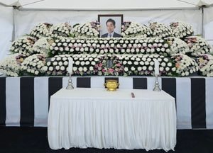 [사진으로 봤다] 부슬비 속 영결식...동료·군민 故 정희철 면장 마지막 길 배웅