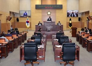 인천 옹진군의회, 제252회 임시회 개회…2025년 주요업무 보고·조례안 심사 진행