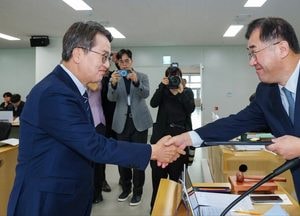 경기도 국정감사, 김현지 자료 공방으로 시작…부동산 규제 논란도 격화