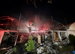 안산 비닐하우스 화재...2동 전소, 인명피해는 없어