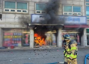 광주 초월읍 배터리 매장서 화재…1명 화상, 열폭주 추정