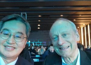 김동연 지사 만난 마이클 샌델 "민주주의 국가들, 한국 배워야"