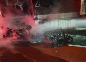 수원 연무동 오토바이 화재, 12분 만에 완진…인명피해 없어