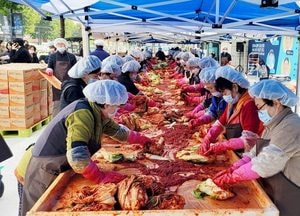 “정성 한 포기, 온기 한가득”…미추홀구 김장 나눔으로 겨울 맞이