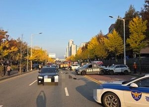 안양 도심서 8중 추돌…택시가 들이받으며 9명 부상