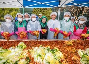 인천 계양구 새마을회, 사랑의 김장 1000포기 나눔…소외계층 겨울나기 돕는다