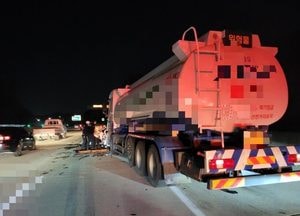 고양 서울문산고속도서 8중 추돌…50대 운전자 사망·4명 부상