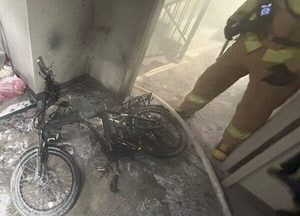 안산 아파트 복도서 전기자전거 화재…인명피해 없어