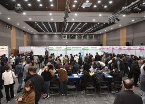 ‘2040+5070 통합 일자리박람회’ 1000여명 몰려…양주서 맞춤형 채용 열기