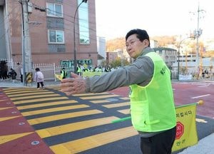 이상일 용인특례시장, 교동초교 통학로·교동마을 현대홈타운 진출입로 현장 점검