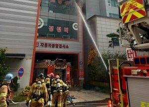 고양 자동차정비공장서 불…40대 소방관 심정지