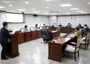 수원특례시의회 문화체육교육위원회, 청소년 스마트기기 과의존 예방 조례안 등 안건 심사