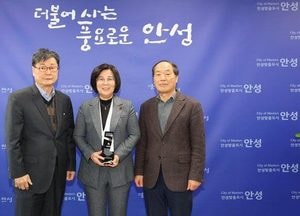 안성시 ‘2025 복지정보안내도우미 사업’ 우수기관 감사패 수여