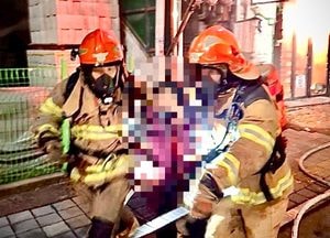 수원 장안구 상가주택서 불…2층 거주 70대 여성 구조