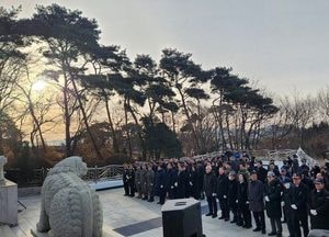 평택시, 병오년 새해 현충탑 참배로 시정 출발…시민 평안·지속 성장 다짐 자리