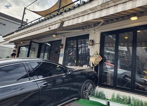 인천서 카페로 승용차 돌진…운전 미숙 추정