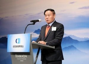 수원특례시의회, 수원상공회의소 신년인사회 참석...이재식 의장 “현장 목소리 귀 기울이겠다”