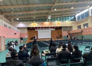 영하의 졸업식 논란… “아이들은 떨고, 학부모는 분노했다”