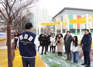 경기도의회 민주당 최종현 대표의원, 수원 효동초교 ‘상상형 학교놀이터’ 현장 방문