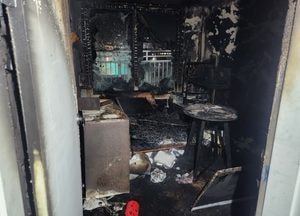안산 신길동 아파트서 새벽 화재…난로 작동 중 불 추정