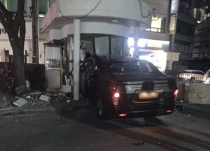 의정부 아파트 경비실로 SUV 돌진…경비원 부상