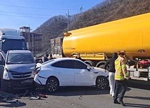 용인 양지면 42번 국도서 7중 추돌사고…60대 오토바이 운전자 심정지