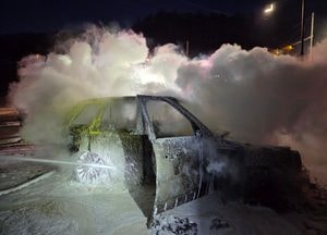 포천 소흘읍 SUV 화재…엔진룸에서 불, 인명피해 없어