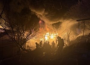 김포 고촌읍 비닐하우스서 한밤 화재…3동 전소·5동 부분소