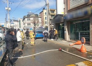 수원 팔달구 고시원서 불…60대 2명 화상