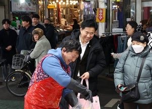 오산시의회, 설 명절 앞두고 전통시장 찾아 민생·지역경제 점검