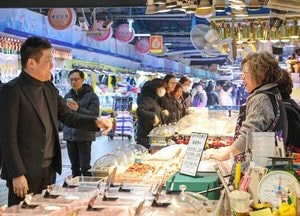 김정헌 중구청장, 설 앞두고 전통시장 방문…상인 격려·물품 나눔
