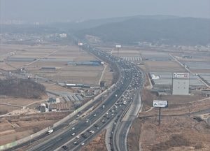 설 첫날 영동고속도로 강원도 방향 정체…서울→강릉 2시간50분
