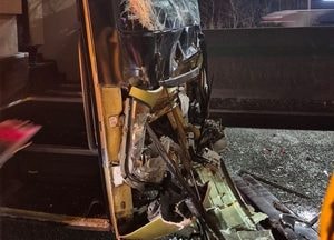 안성 경부고속도로서 버스 3중 추돌사고…3명 경상
