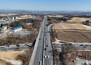 '부산→서울 8시간50분' 설날 귀경차량 47만대 이동...전국 615만대, 곳곳 정체