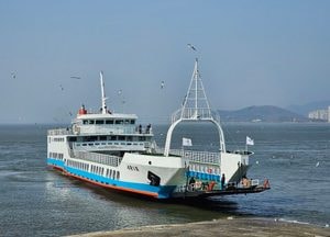 월미도 선착장, 영종도 향하는 세종5호 출항