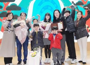 [기획] 수원시, 저출생 해법 ‘일가(家)양득’ 노린다...양육 부담 낮추고 가족친화 도시 도약