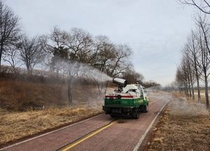 여주시, 봄철 불청객 ‘깔따구’ 퇴치 총력...신륵사관광지·강변 방제활동 강화