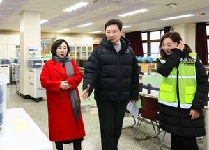 이상일 용인특례시장, 서원초등학교 통학로·과학실 리모델링 현장 점검