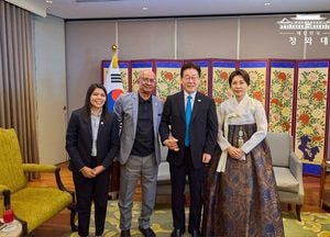 이재명 대통령, 필리핀서 34년 전 인연 재회…외국인 노동자 보호 의지 밝혀