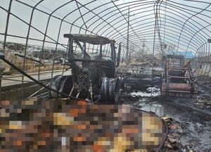 이천 장호원 비닐하우스 화재…농기계·캠핑 트레일러 불타