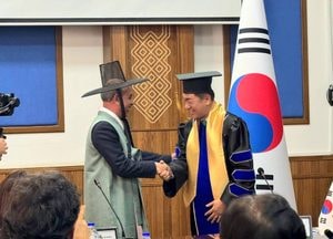 정장선 평택시장, 우즈벡 타슈켄트 경제대 명예교수 임명